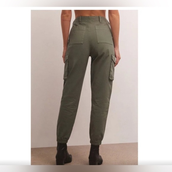Z Supply Andi Twill Cargo Pant in Evergreen M - Picture 2 of 13